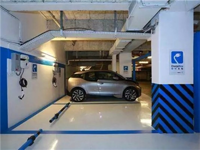 Intelligent charging system without fixed parking space